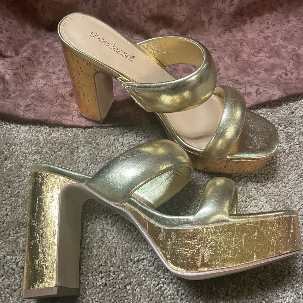Size 9 gold sandal